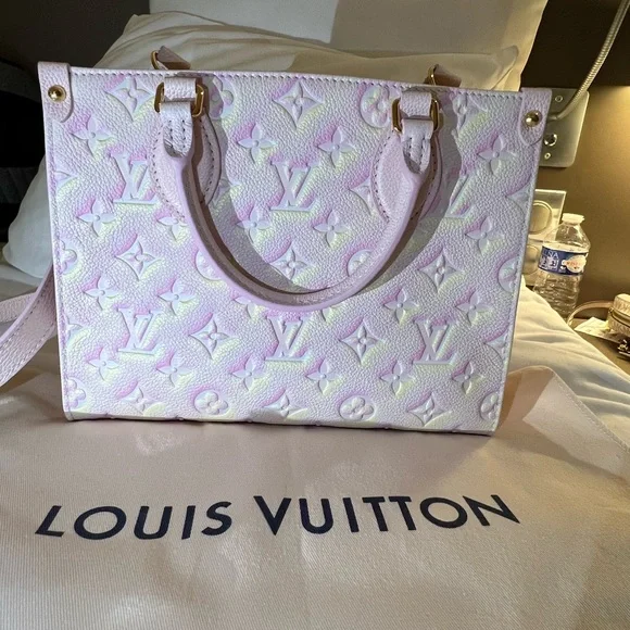 Stardust Louis Vuitton ON THE GO PM - Picture 1 of 8